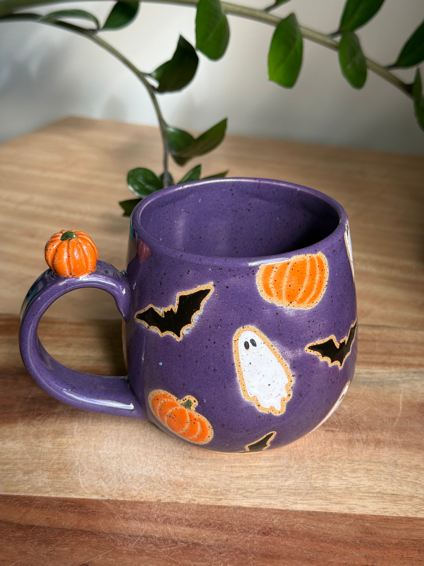 Purple Halloween Mug w. Pumpkin Thumbrest