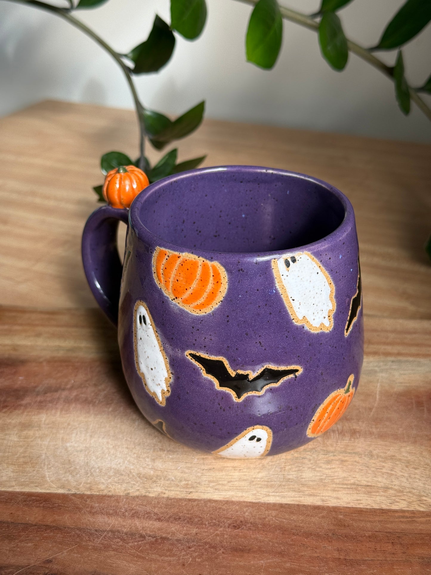 Purple Halloween Mug w. Pumpkin Thumbrest