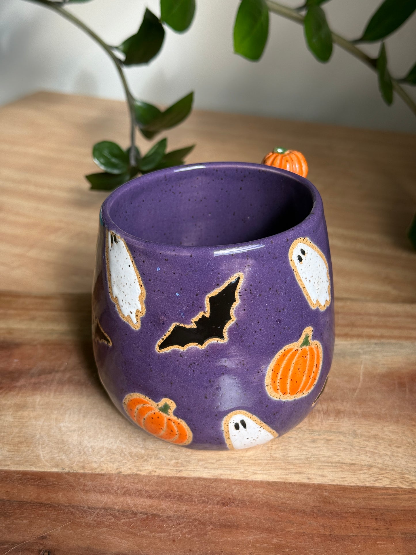 Purple Halloween Mug w. Pumpkin Thumbrest