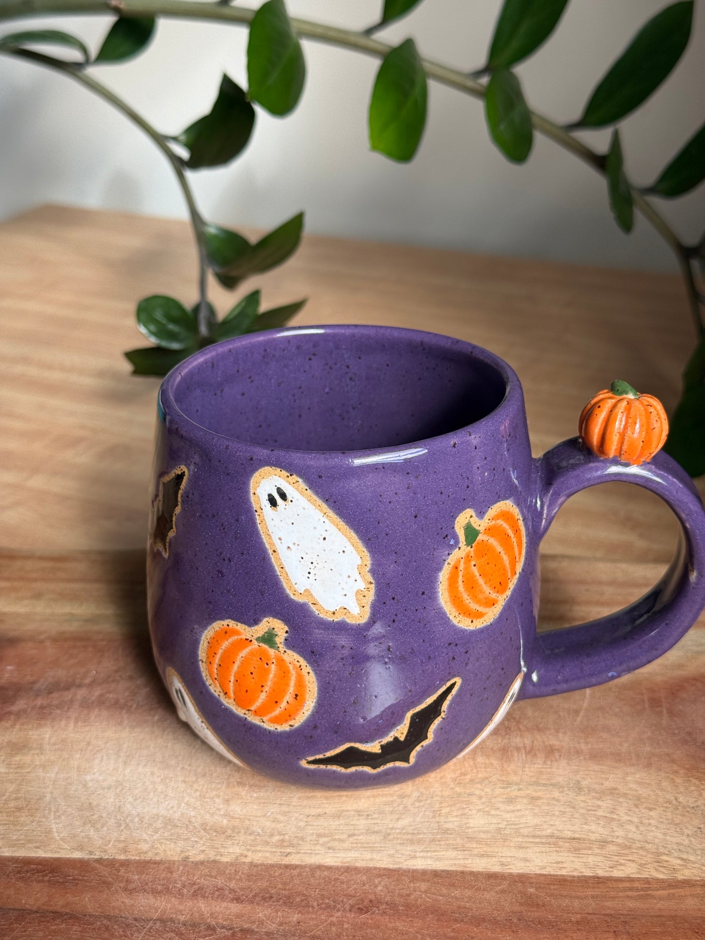 Purple Halloween Mug w. Pumpkin Thumbrest