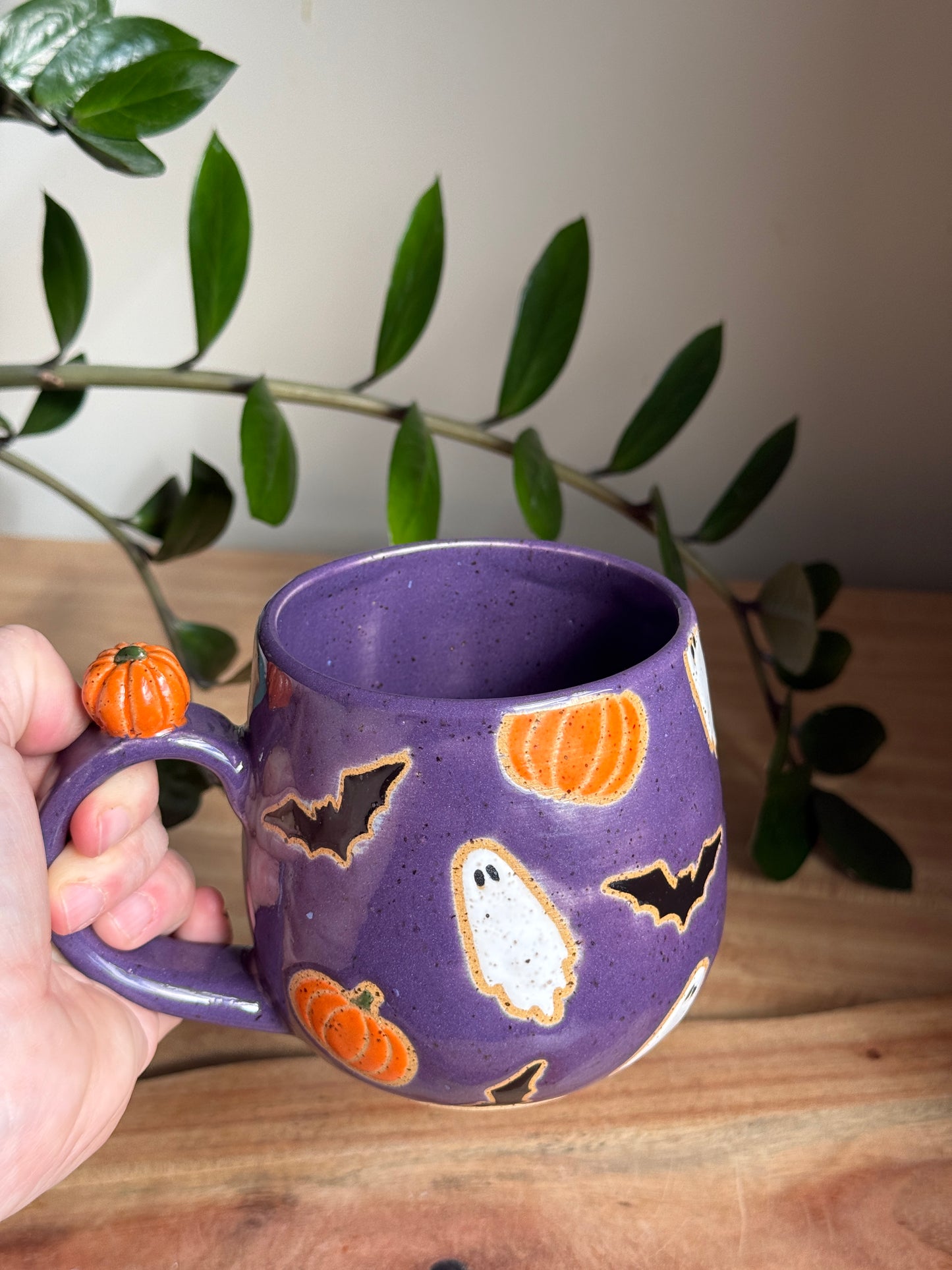 Purple Halloween Mug w. Pumpkin Thumbrest