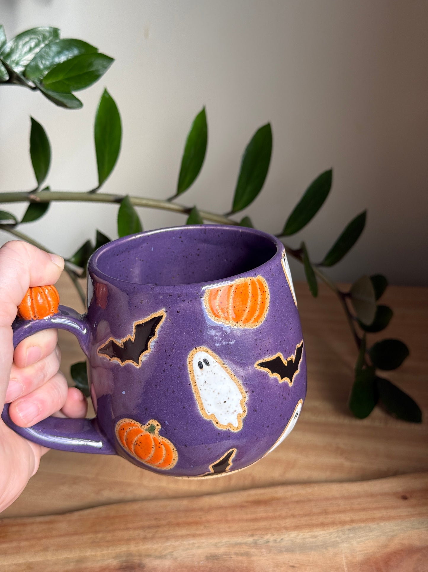 Purple Halloween Mug w. Pumpkin Thumbrest