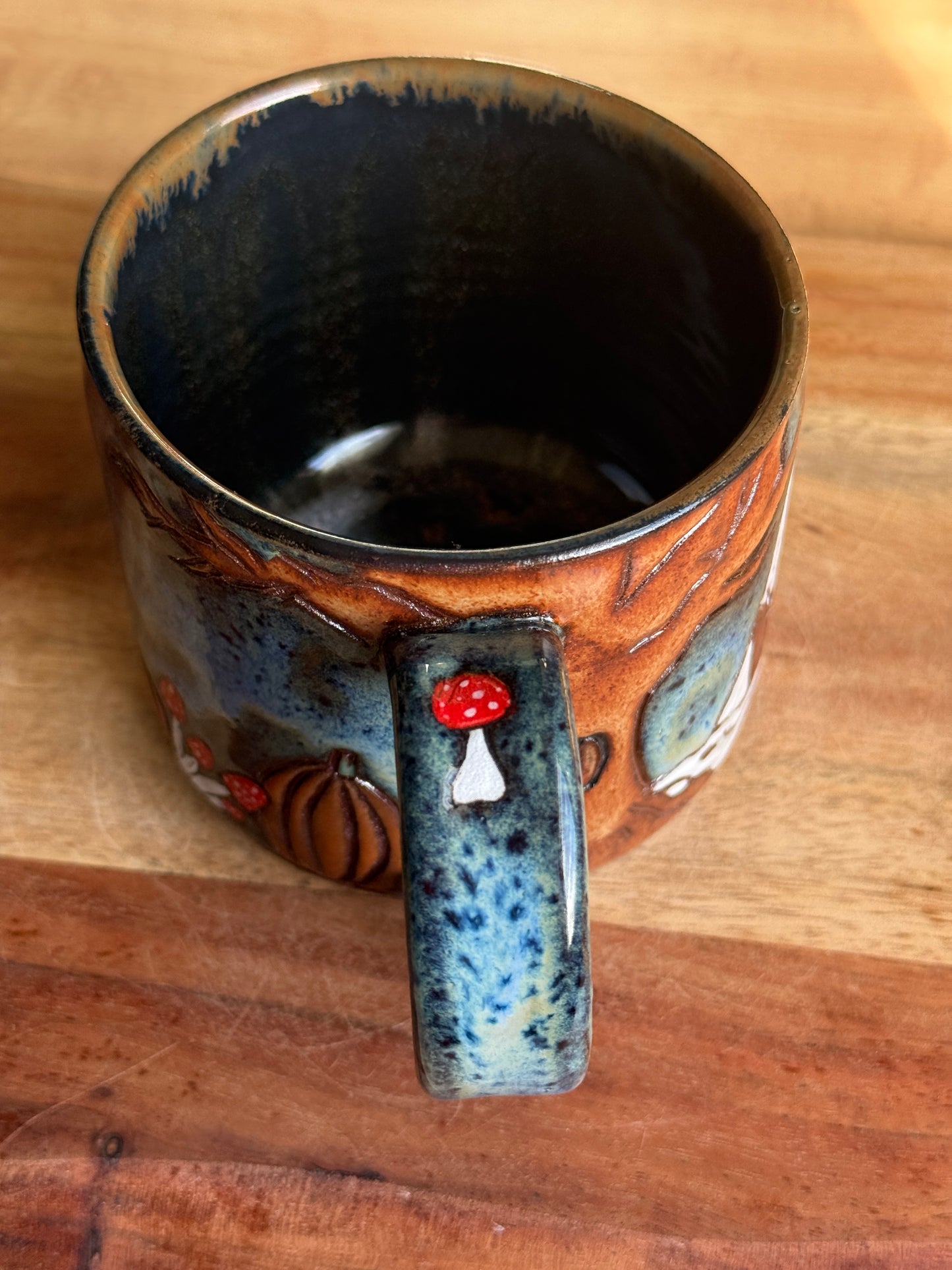 Carved Reading Ghost Mug C